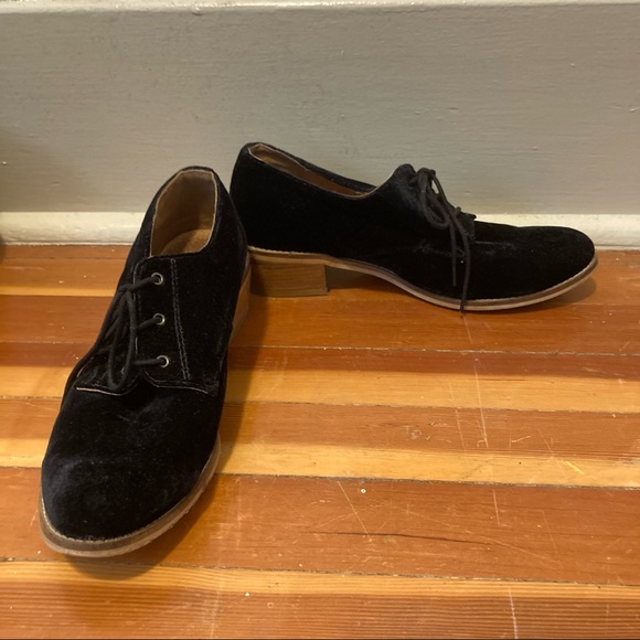 Velvet Lace-up Shoes - Picture 4 of 4